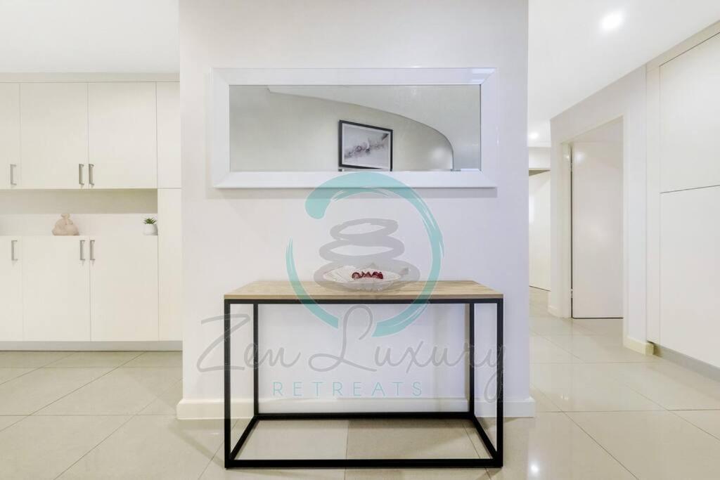 Zen Ocean Charm 3BR Luxury W/front Apt Pool + BBQ photo 3