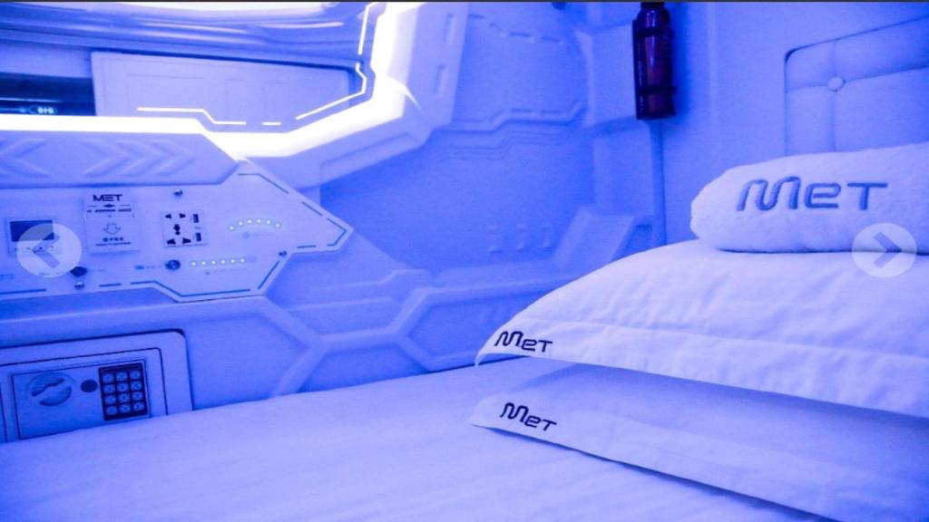 MET A Space Pod at Arab Street photo 1