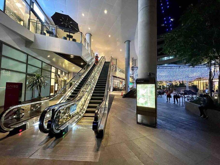 Modern Classic 1 BR Condo Air Residences Makati, Metro Manila