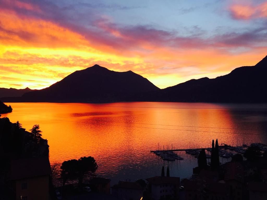 Fall In Love with Como Lake photo 4