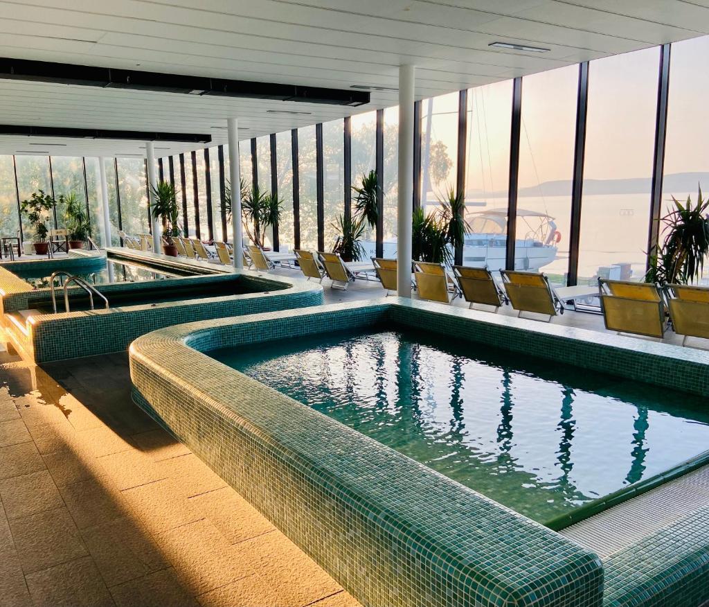 BL LAKESIDE APARTMAN