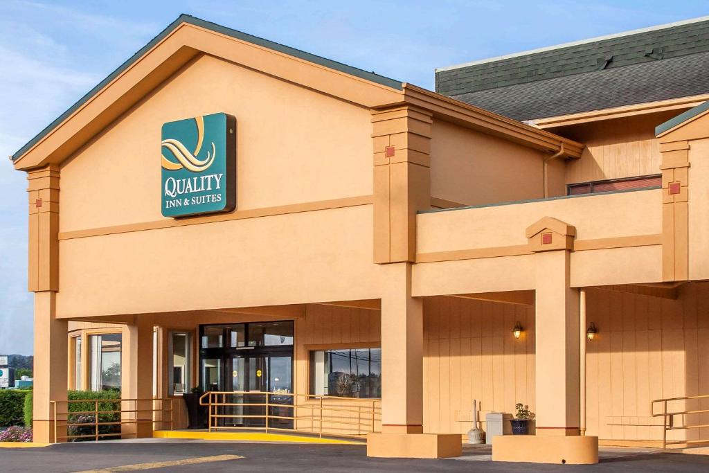 Quality Inn & Suites at Coos Bay image
