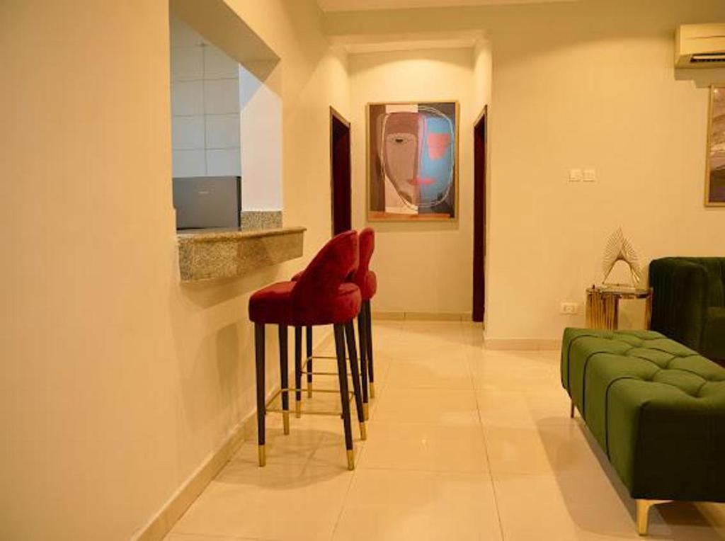 Stunning 3-Bed Apartment in osapa lekki photo 3