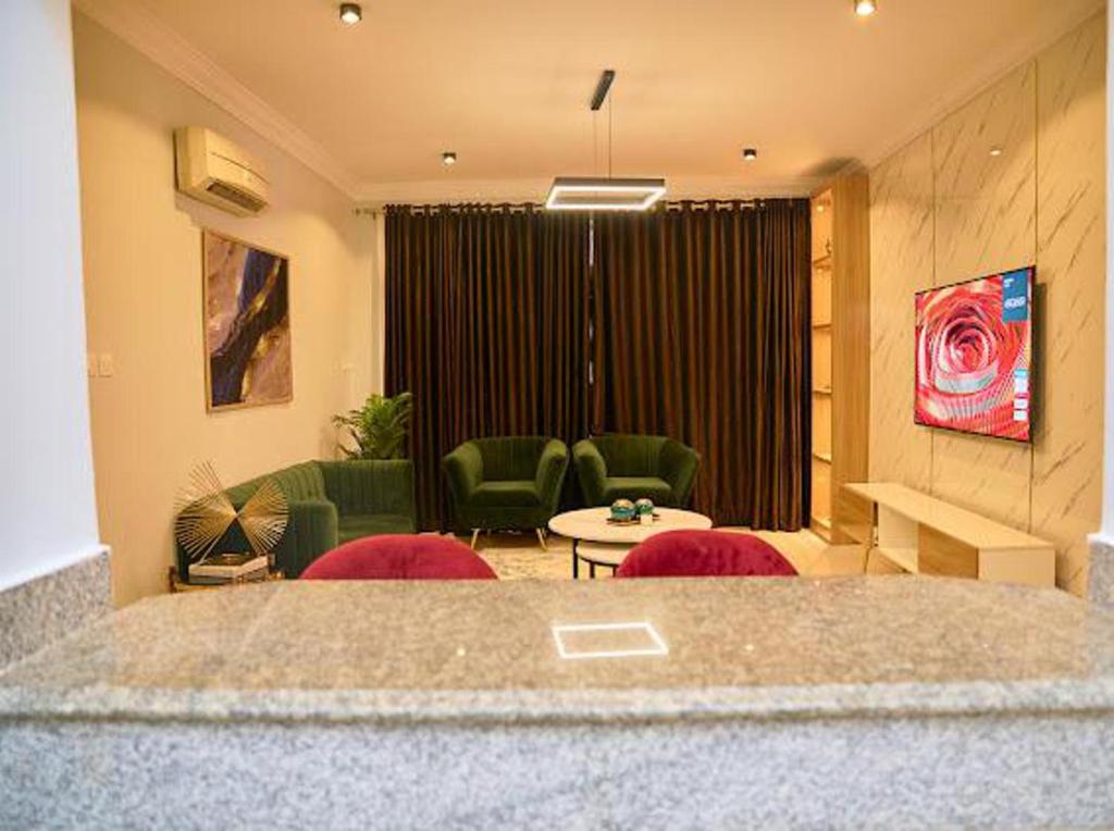 Stunning 3-Bed Apartment in osapa lekki photo 1
