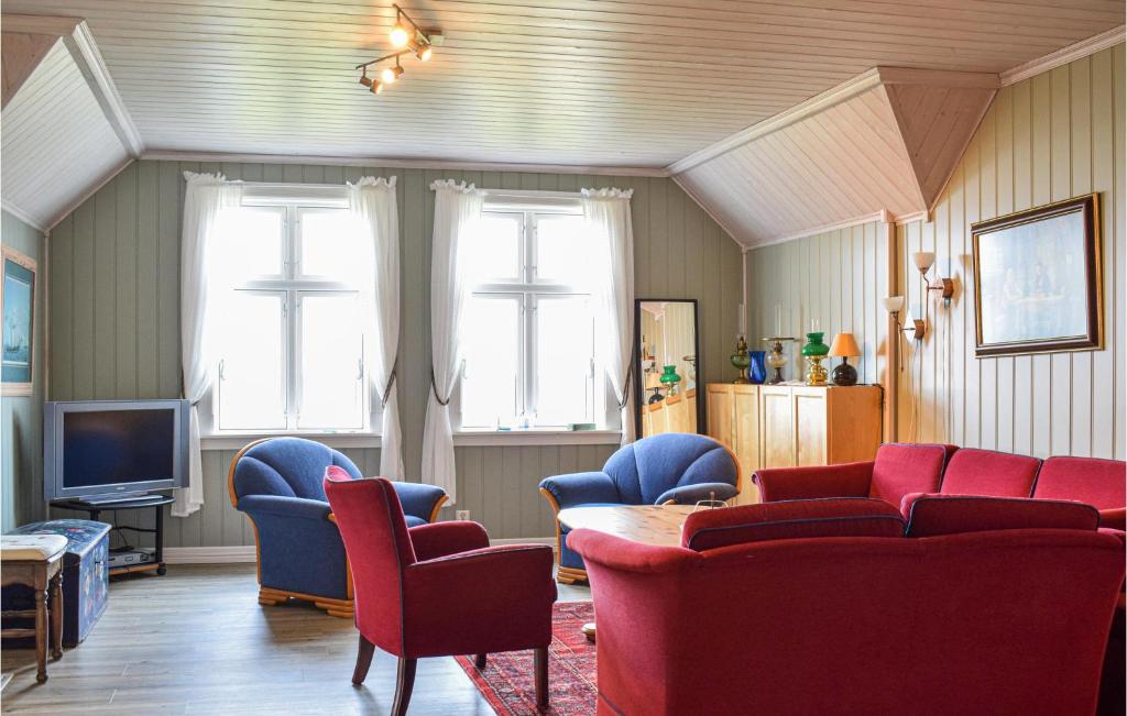 Beautiful Home In Bekkjarvik With Wifi And 4 Bedrooms photo 3