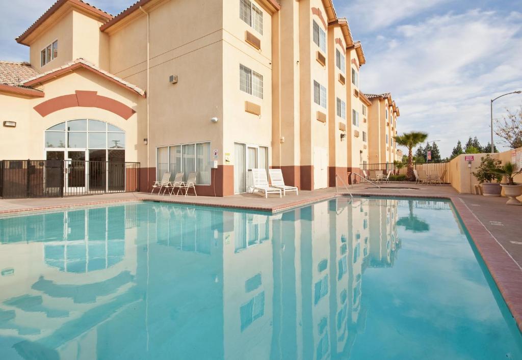 Holiday Inn Express Madera - Yosemite Park Area, an IHG Hotel image