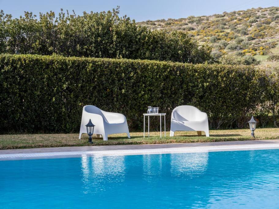 Phoceus Poolfront Grande Villa photo 3