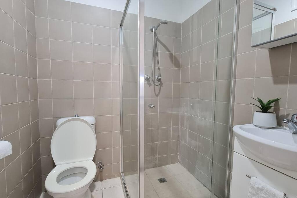 2 BR Home close to Melb Airport photo 3