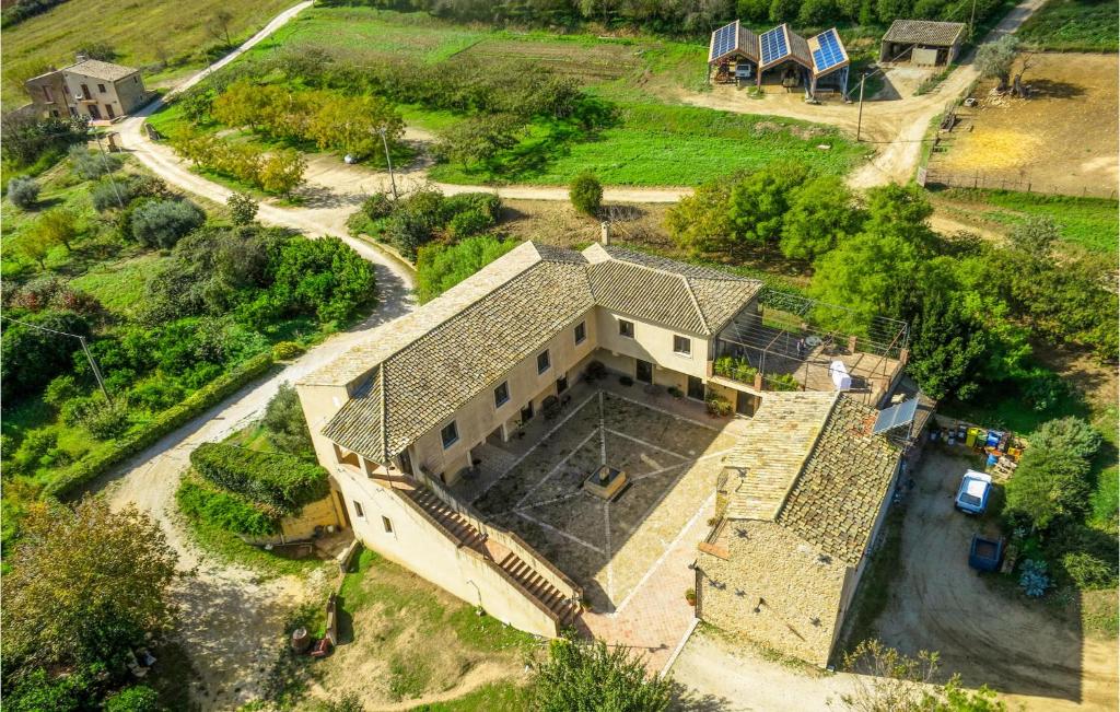 Stunning Home In Caltagirone With Outdoor Swimming Pool, Wifi And 9 Bedrooms