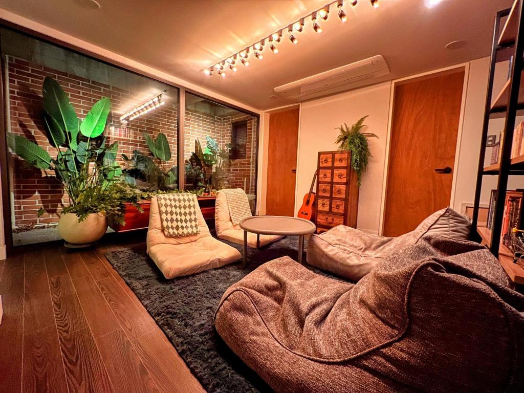HHZib, homestay on a hill in the heart of Seoul