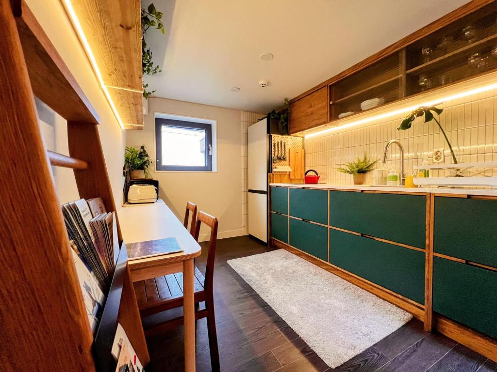 HHZib, homestay on a hill in the heart of Seoul photo 1