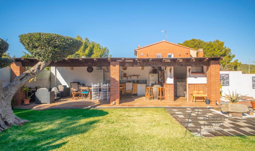 R138 Casa Jessy con gran jardin, piscina y AC photo 1