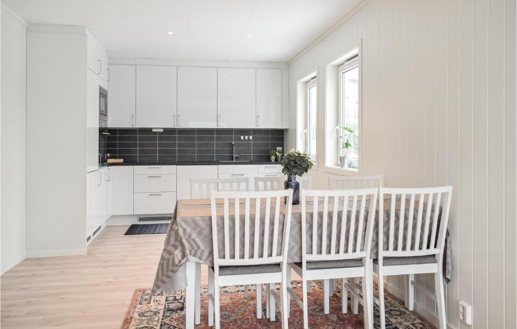 Amazing Apartment In rdalstangen With Wifi And 2 Bedrooms photo 4