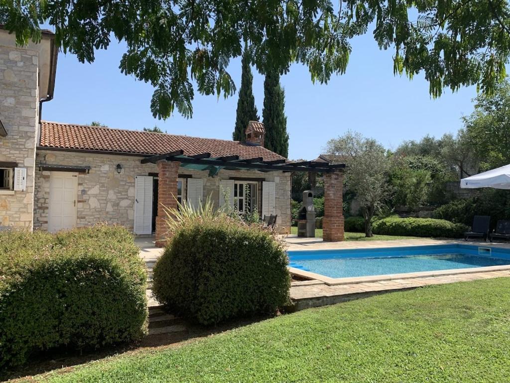 Villa Melissa - Istrisches Steinhaus mit Pool in guter Lage photo 2