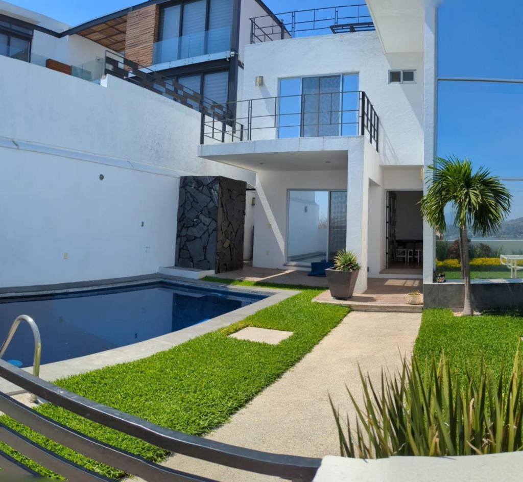 Casa entera en exclusiva privada photo 1