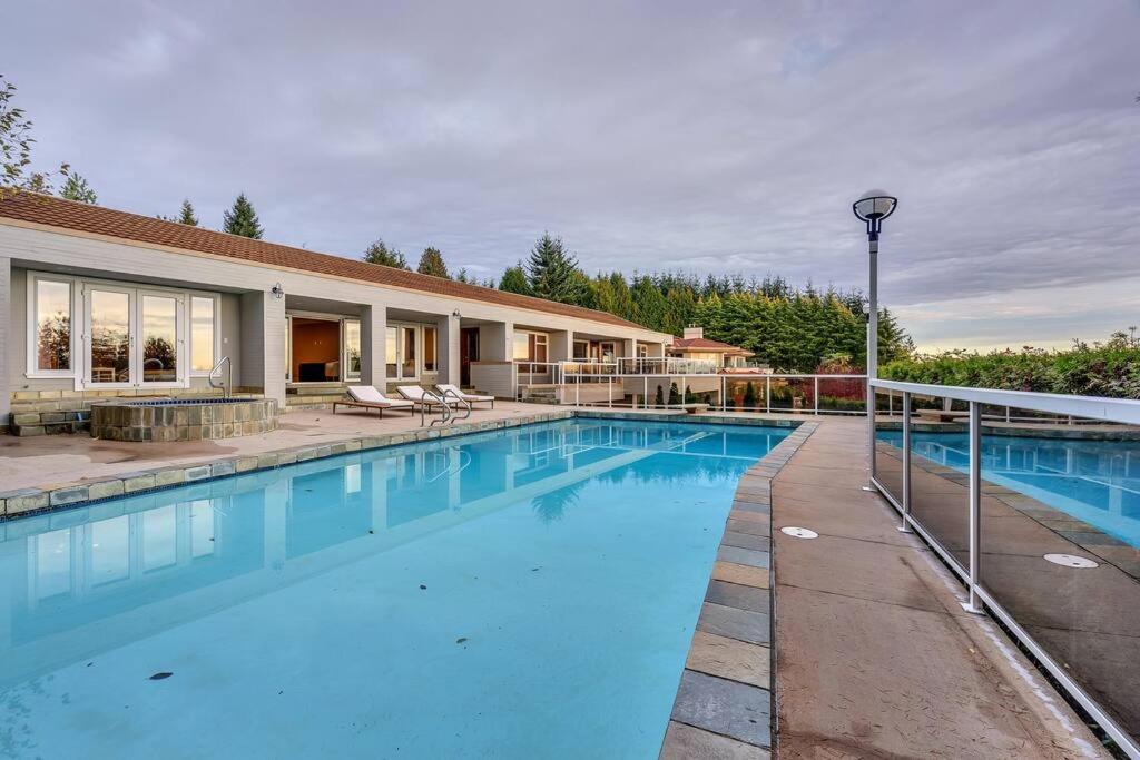 The West Vancouver Getaway Estate - 5 Bedrooms photo 4