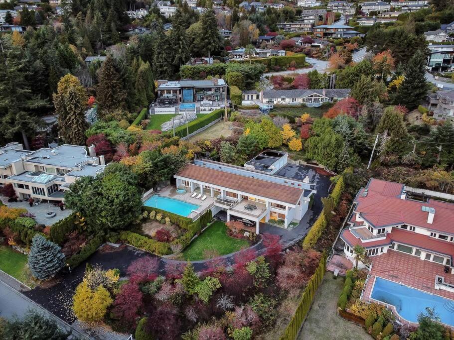 The West Vancouver Getaway Estate - 5 Bedrooms photo 1