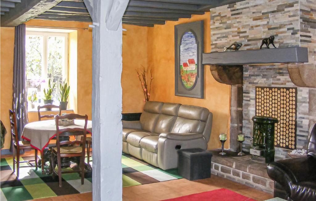 Stunning Home In La Souterraine With 4 Bedrooms, Wifi And Outdoor Swimming Pool photo 1