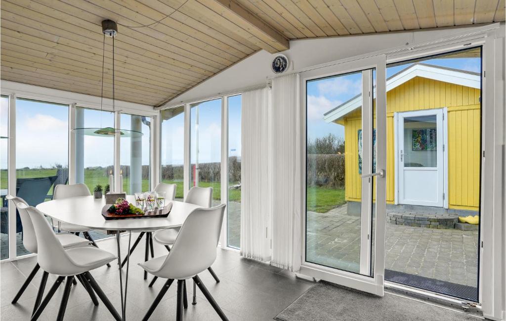 Beautiful Home In Spttrup With 3 Bedrooms And Wifi photo 4