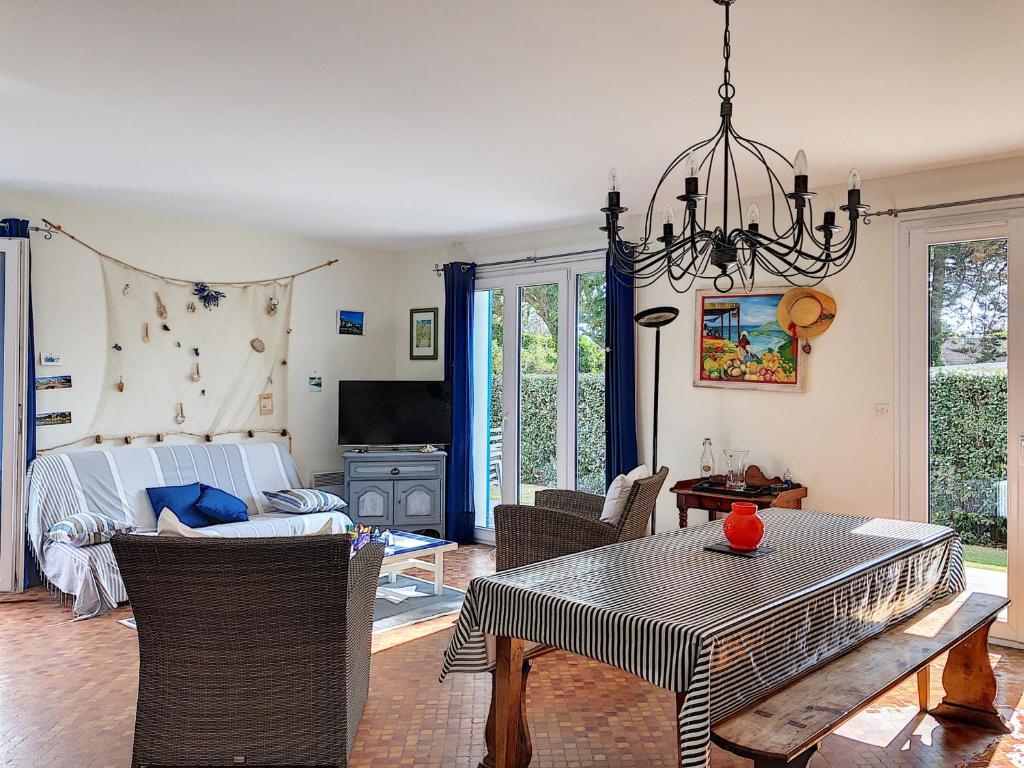 Maison Jullouville, 5 pièces, 7 personnes - FR-1-361-46 photo 1