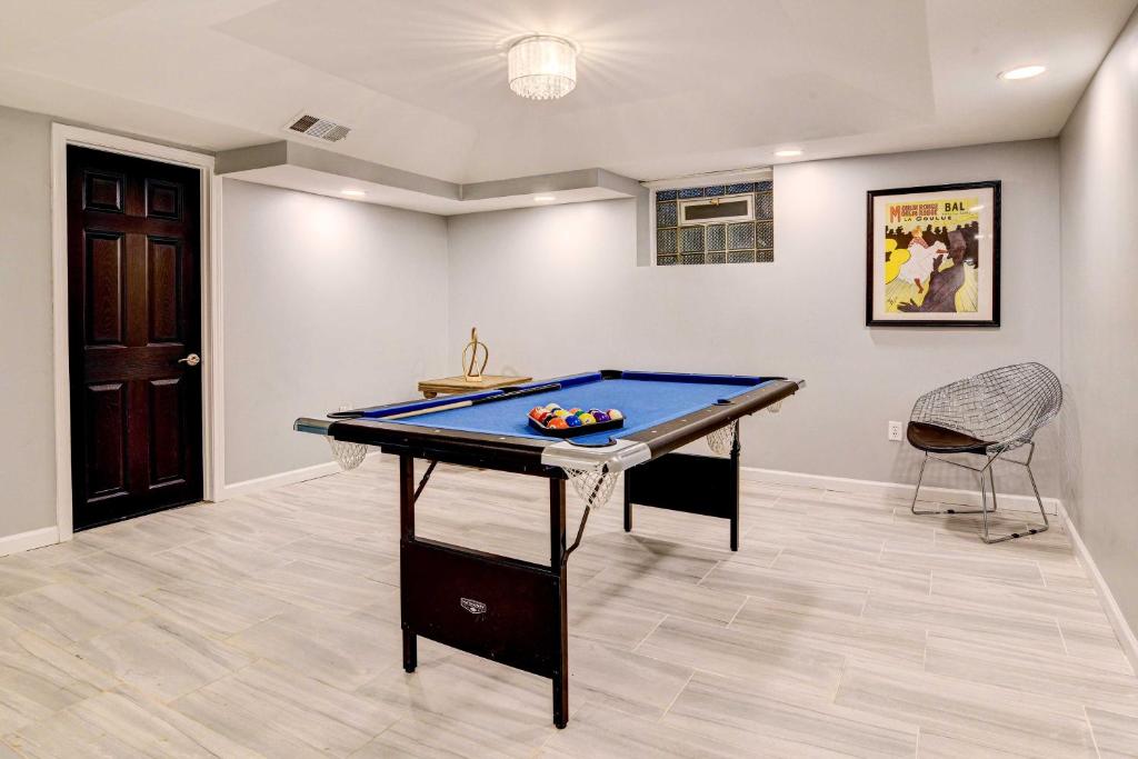 Luxurious Detroit Home - Walk to Golf and Park! photo 1