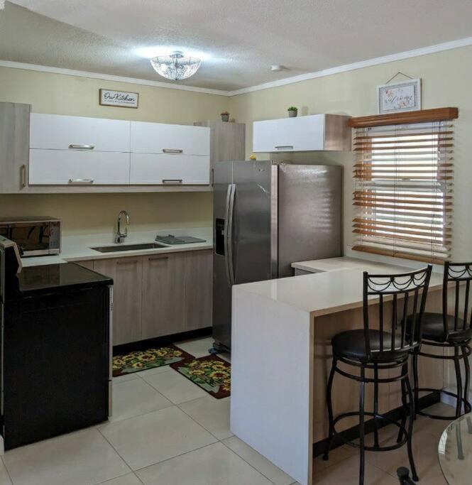 Comfy Seascape Retreat near Kingston Airport photo 2