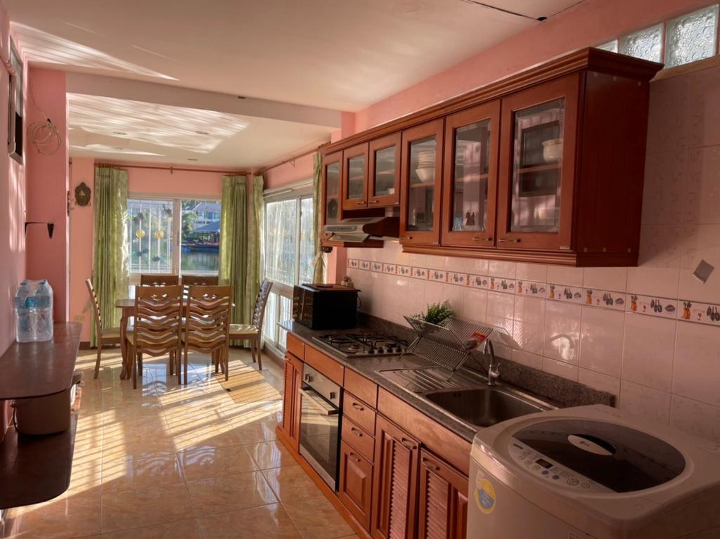 Cozy Home With Lake View at Kathu PHUKET photo 2