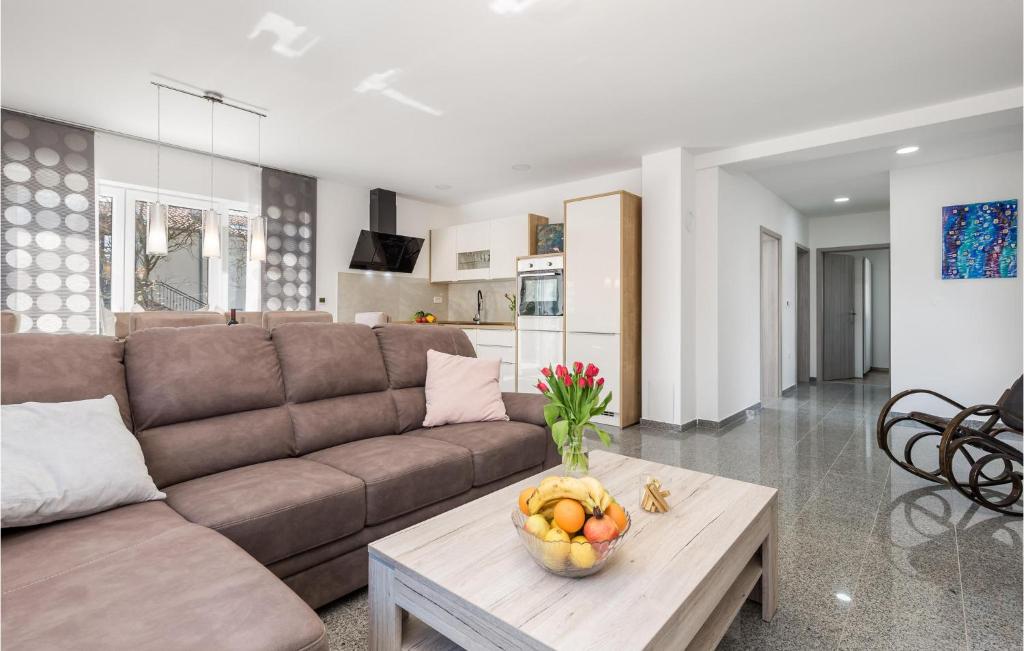 Amazing Home In Kastav With 3 Bedrooms And Wifi photo 3