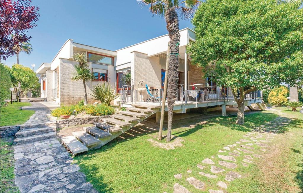 Awesome Home In Terracina lt With 6 Bedrooms, Wifi And Outdoor Swimming Pool photo 3