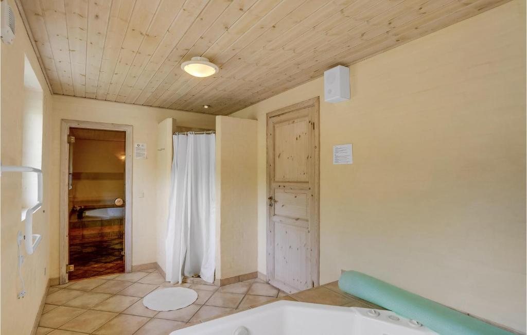 Awesome Home In Blvand With 5 Bedrooms, Sauna And Wifi photo 3