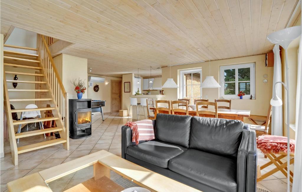 Awesome Home In Blvand With 5 Bedrooms, Sauna And Wifi photo 4