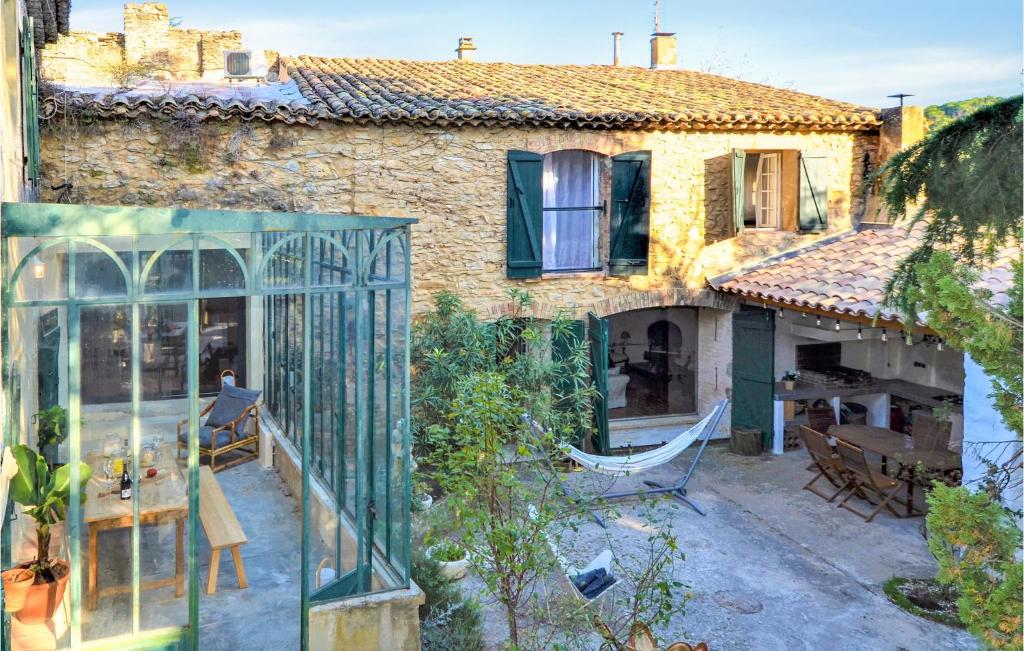Nice Home In Mornas With 6 Bedrooms, Wifi And Private Swimming Pool photo 1