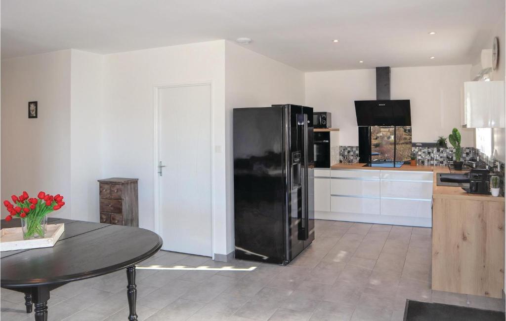 Stunning Home In Saint Sernin With 6 Bedrooms, Wifi And Private Swimming Pool photo 1