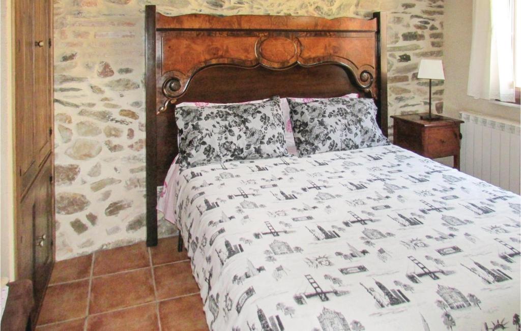 Awesome Home In Aldeanue, De La Sierra With 1 Bedrooms And Internet photo 1