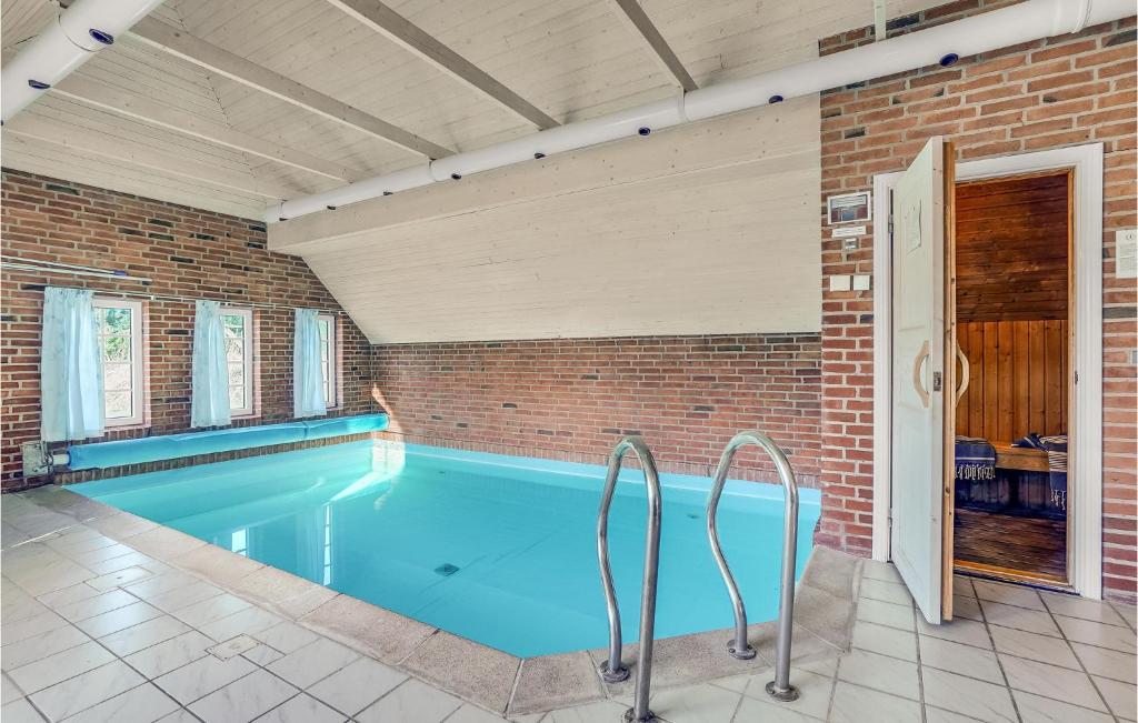 Beautiful Home In Ringkbing With 5 Bedrooms, Sauna And Indoor Swimming Pool photo 1