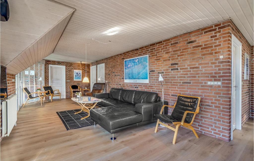 Beautiful Home In Ringkbing With 5 Bedrooms, Sauna And Indoor Swimming Pool photo 2