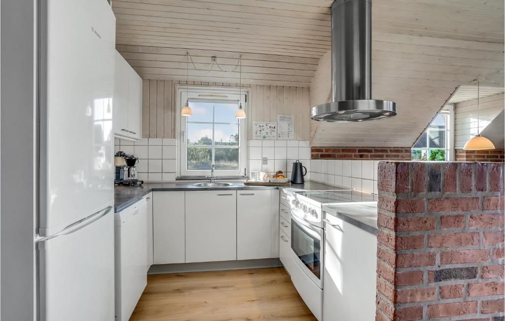 Beautiful Home In Ringkbing With 5 Bedrooms, Sauna And Indoor Swimming Pool photo 4