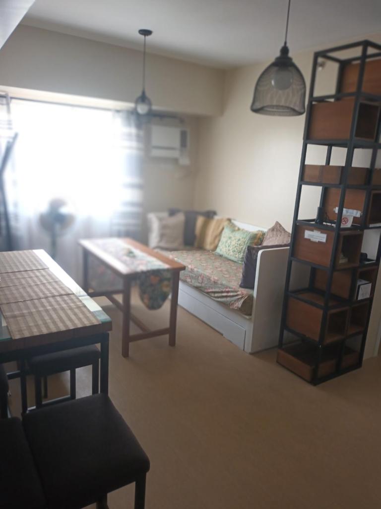NICE CORNER AYALA 1 bedroom condo at heart of DAVAO CITY with hi speed wi fi internet photo 4