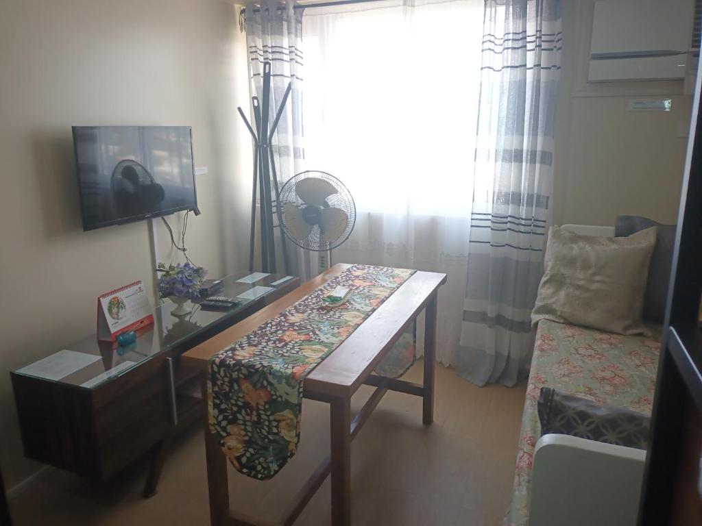 NICE CORNER AYALA 1 bedroom condo at heart of DAVAO CITY with hi speed wi fi internet photo 3