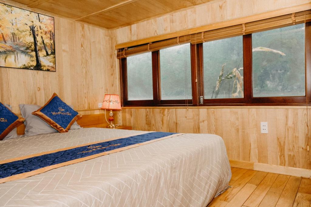 Lan Ha Floating Homestay