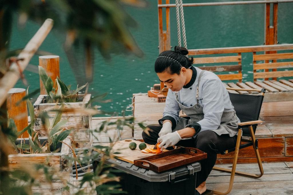 Lan Ha Floating Homestay