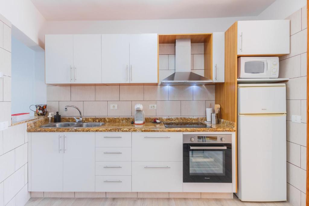 Spacious studio next to the sea with stunning views photo 3