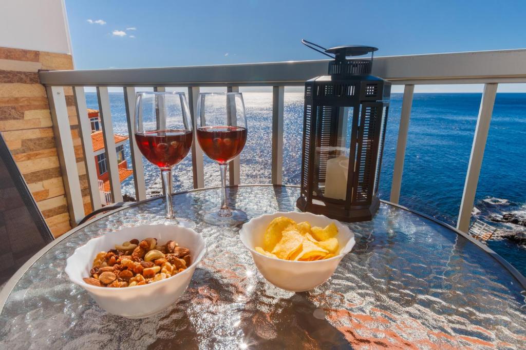 Spacious studio next to the sea with stunning views photo 1