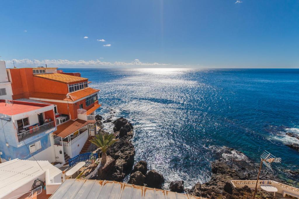 Spacious studio next to the sea with stunning views photo 4