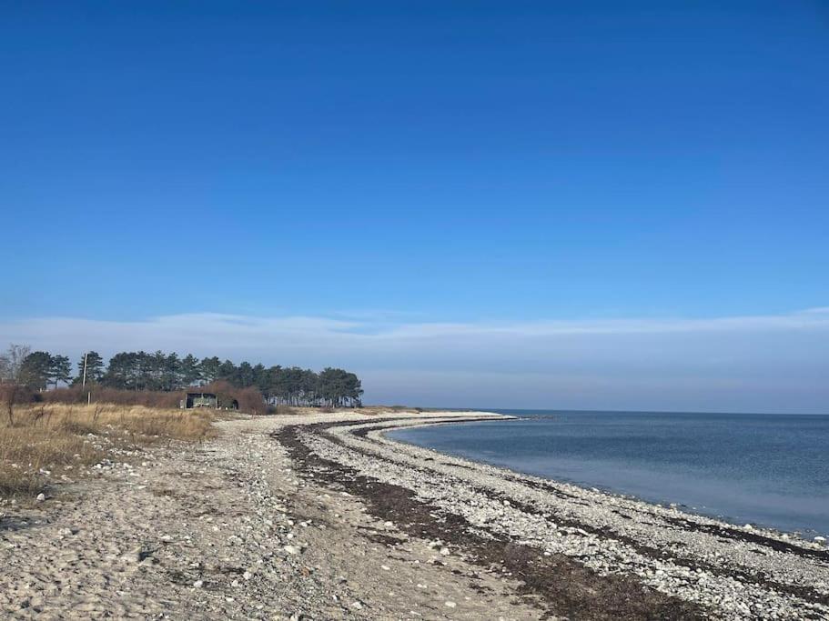 Hyggeligt og lyst feriehus nær stranden i Klint photo 1
