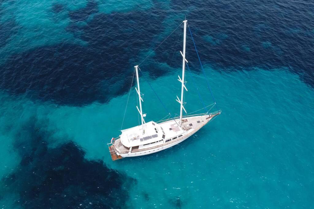 Spacious 24Meters Long Yacht Lagaro / 5 Cabins photo 2