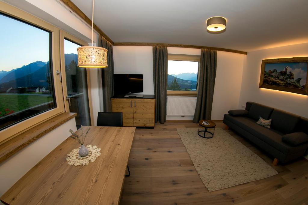 Apartment Wiesenhof - NATUR & WEITBLICK über Innsbruck - Ladestation für Elektroautos photo 3
