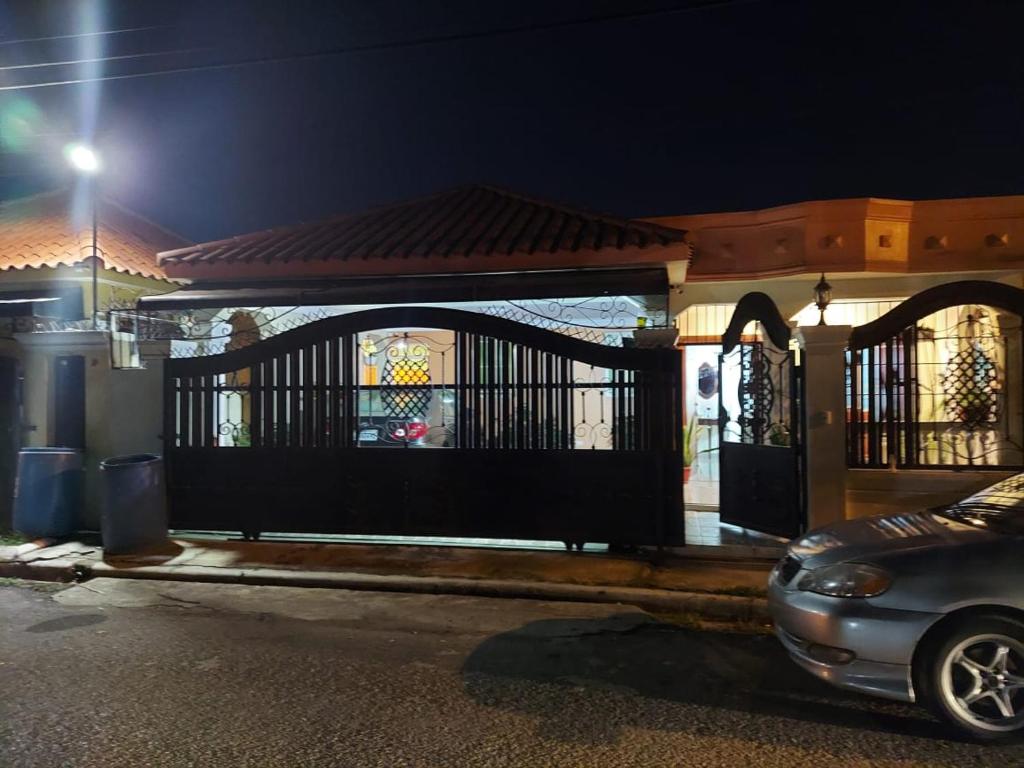 Hermosa casa urbanización Jardines del Norte photo 2