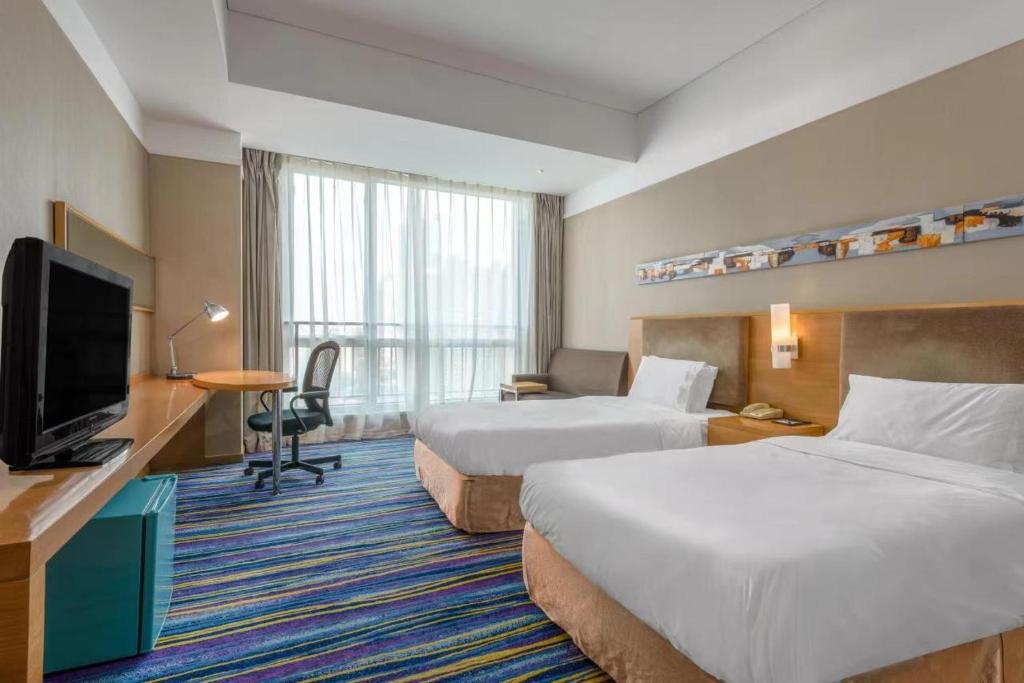 Holiday Inn Express Tianjin Heping, an IHG Hotel photo 1