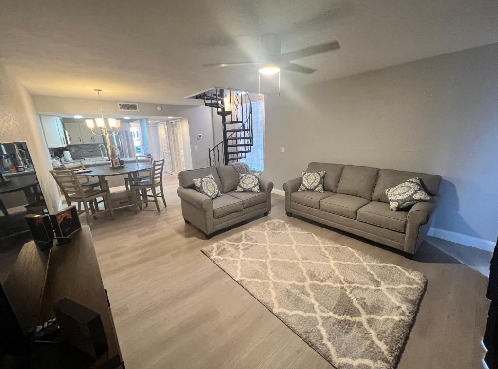 Cypress Cove Waterfront Townhome with Boat Ramp photo 3